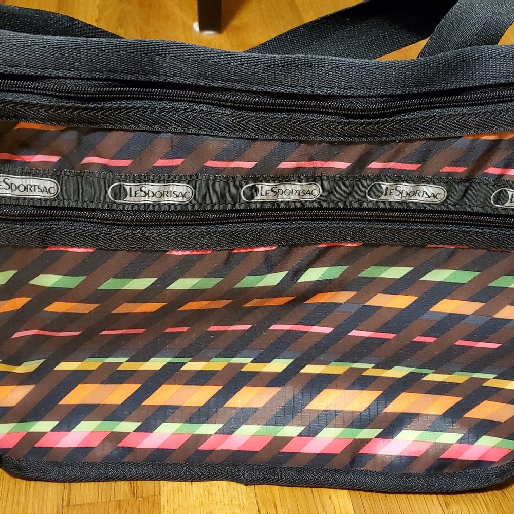 Brand new Lesportsac Deluxe Everyday Bag